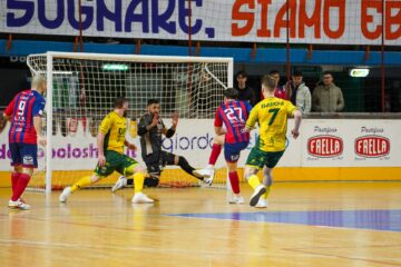 E’ FESTA AL PALASELE, IL DERBY SALERNITANO E’ DEI ROSSOBLU’