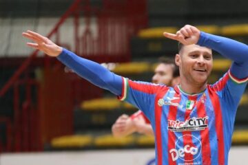 Meta Catania, settima vittoria consecutiva. Tris di Turmena nel 5 a 3 contro il Petrarca.